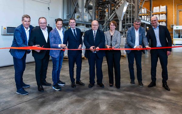 Eröffnungszeremoniell mit von links nach rechts Jürg Steiger, Verwaltungsratspräsident LIBREC AG, Prof. Dr. Andrea Vezzini, Christian Imark, NR, Präsident VSMR und Präsident UREK, Dr. Peter Grünenfelder, Präsident auto schweiz, Peter Hodel, Regierungsrat