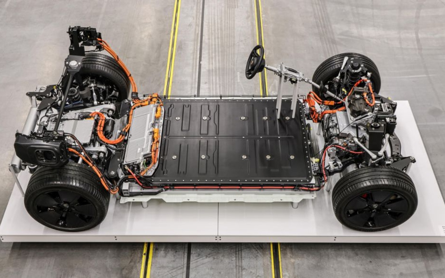 Hochvoltbatterie samt Leistungselektronik eines Porsche Macan