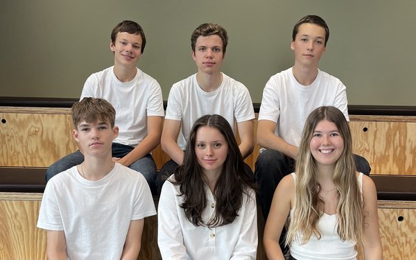 Alina Christen, Lara Fuchs, Jan Wicki, Alexander Merz, Mikolaj Sawicz und Joel Iseli von Kindspice