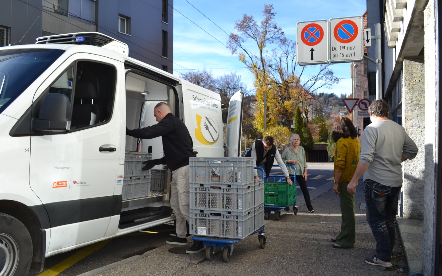 Die Lieferung der Schweizer Tafel trifft ein