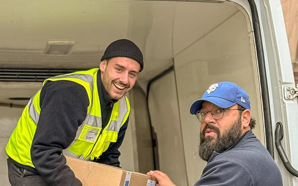 Eine soziale Institution in der Nordwestschweiz nimmt die gespendeten Hygieneprodukte dankend entgegen